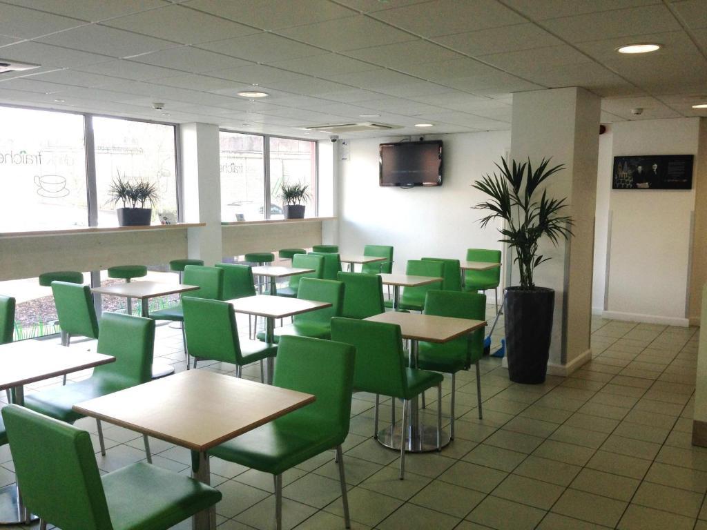 Ibis Budget Newport Bagian luar foto