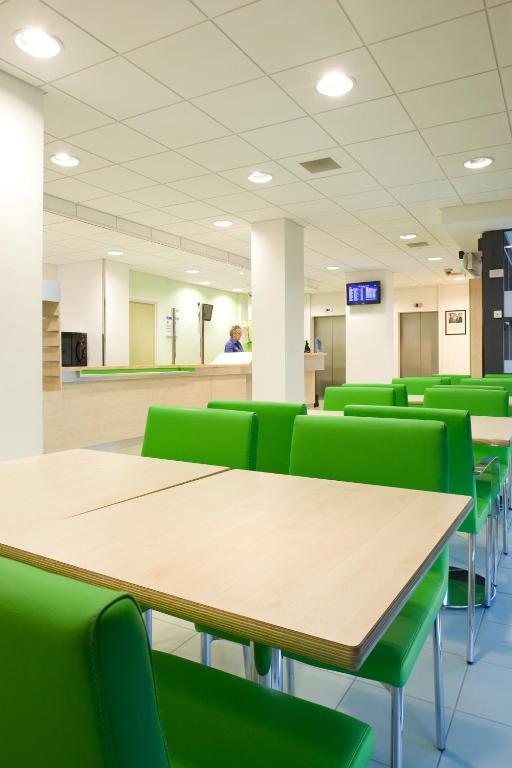 Ibis Budget Newport Bagian luar foto
