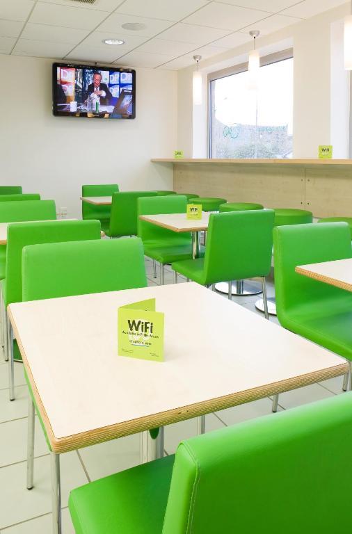 Ibis Budget Newport Bagian luar foto