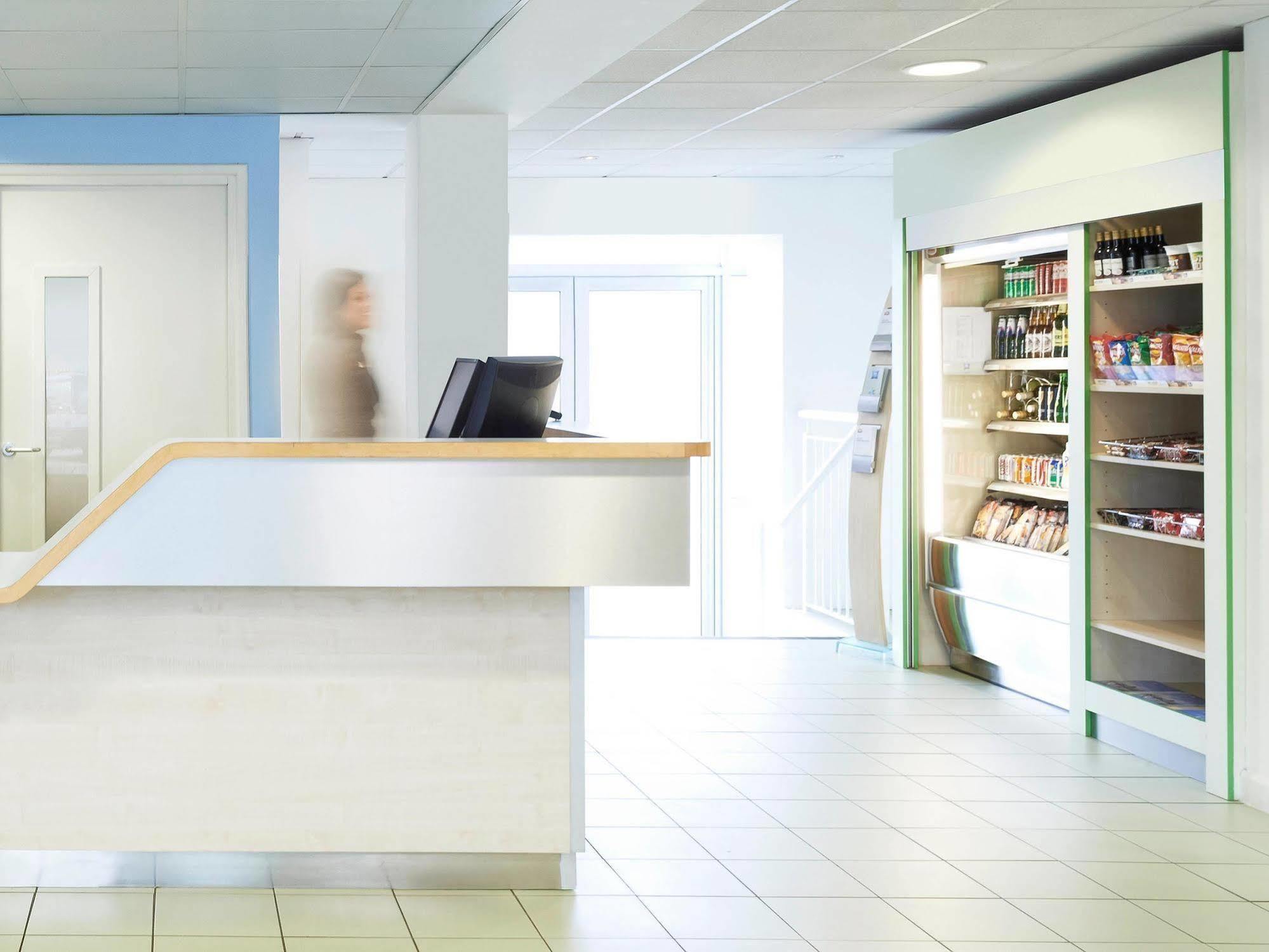 Ibis Budget Newport Bagian luar foto