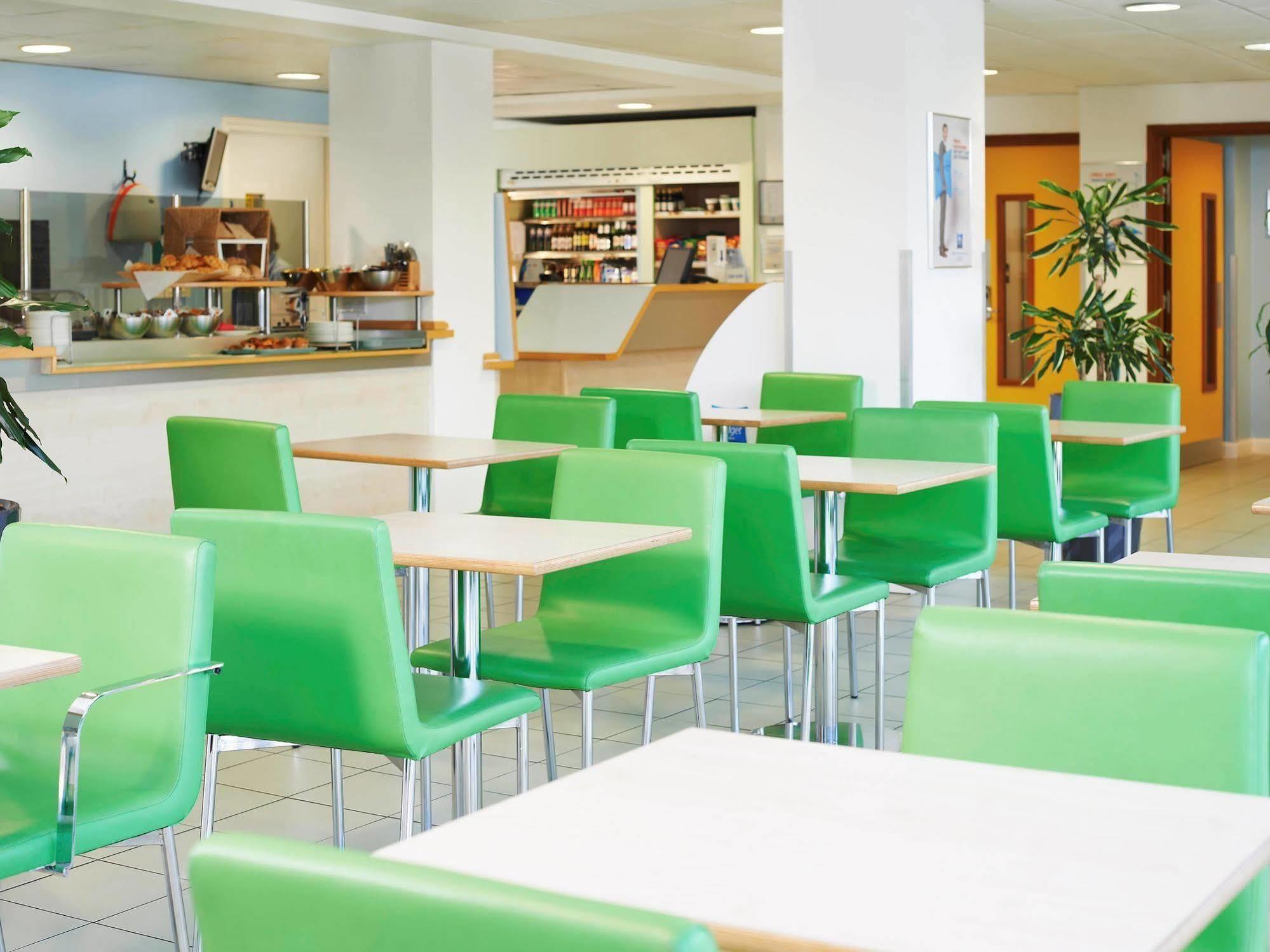 Ibis Budget Newport Bagian luar foto