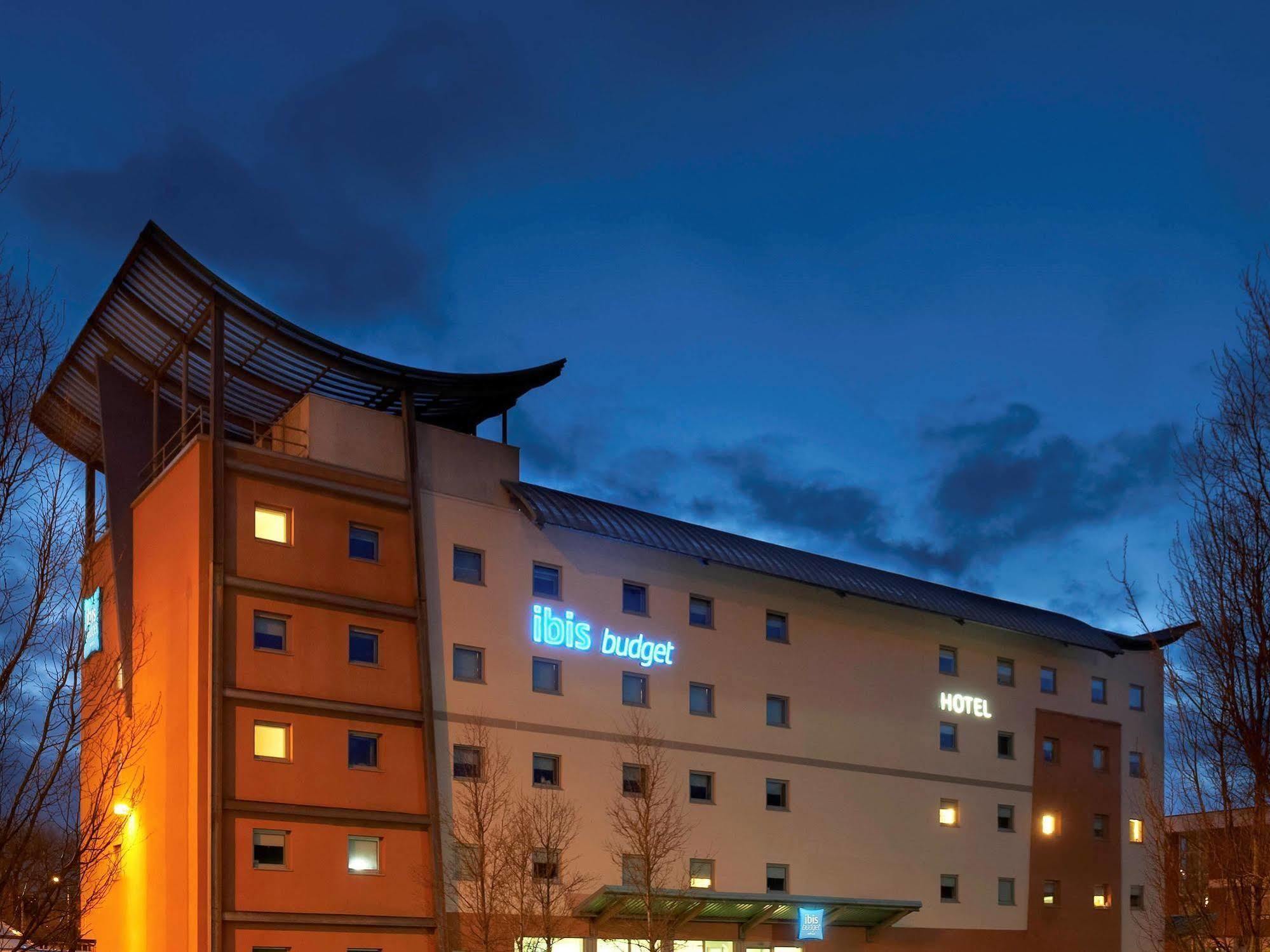 Ibis Budget Newport Bagian luar foto