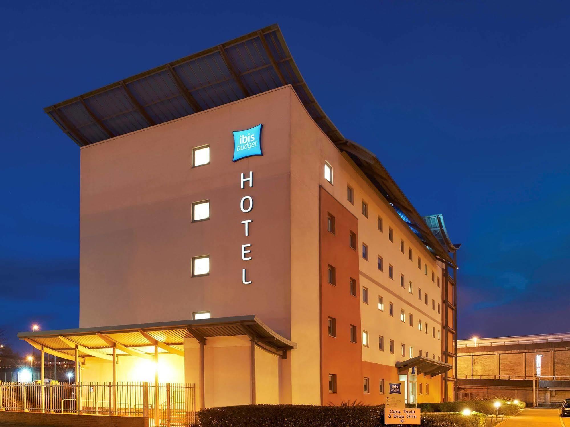 Ibis Budget Newport Bagian luar foto